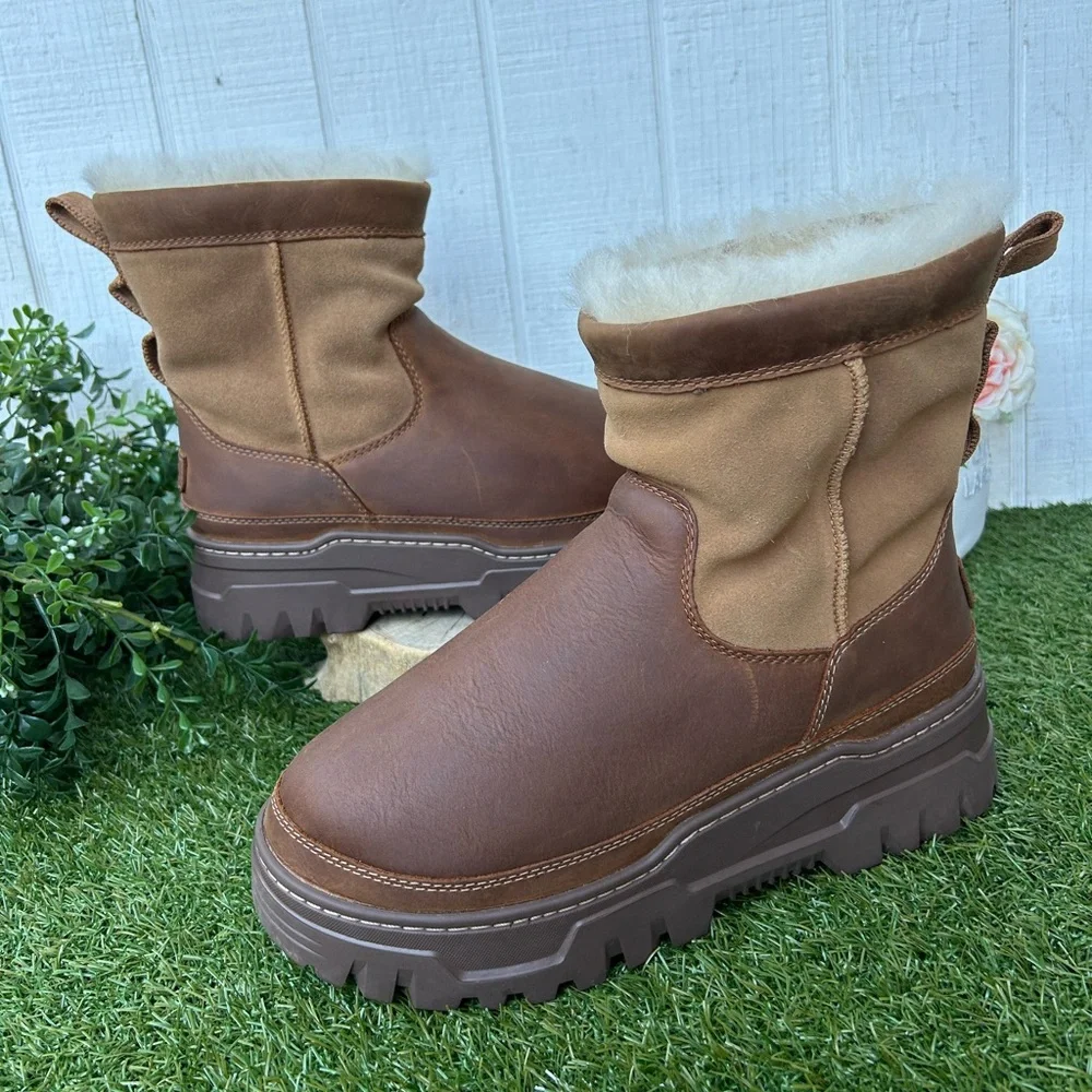 UGG Brown Heritage Pull-On Trailgazer Boots men size 9 gently used